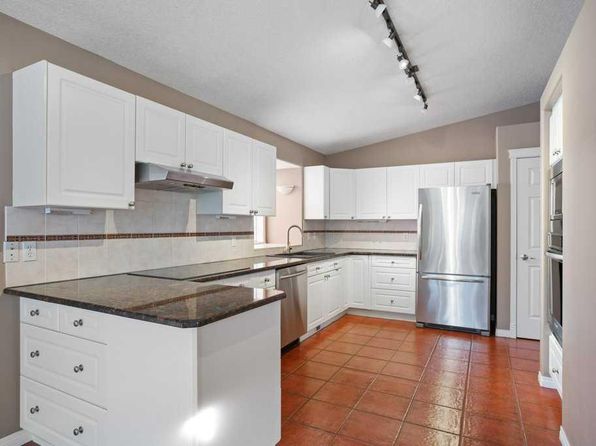 47 S Prominence Path SW, Calgary, AB T3H 2W7