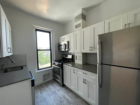 Rented by Hillel Realty Group | media 2