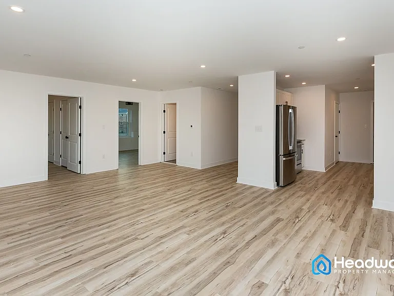 44 Yale Ave — Photo 25