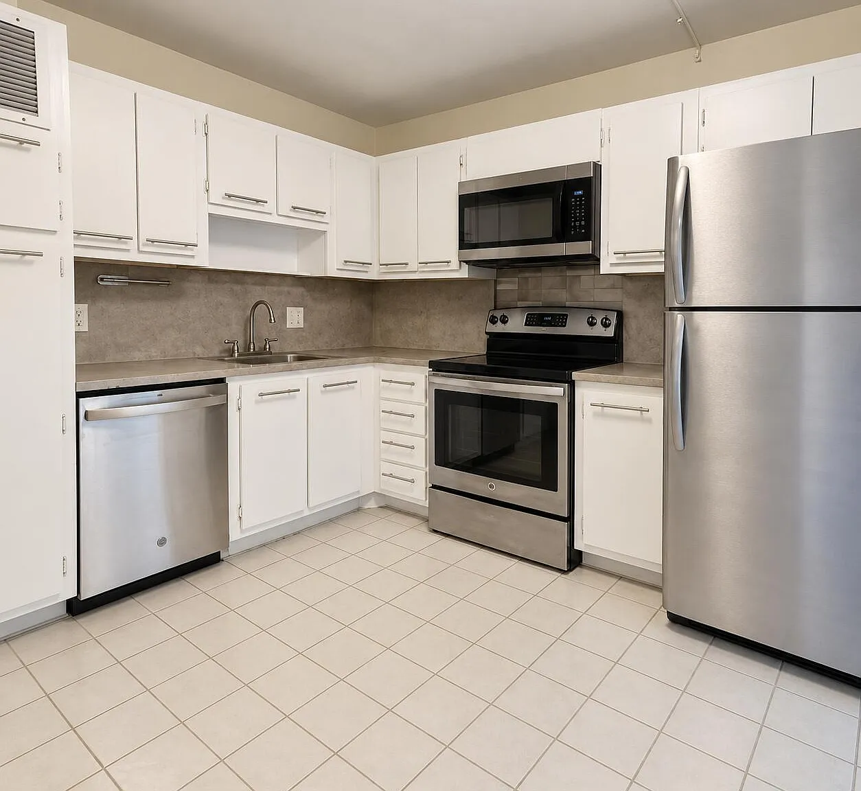 2 bed, 2.0 bath, 1220 sqft, $2,095 — Photo 3