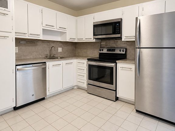 3rd image of 2851 NE 183rd St APT 914E