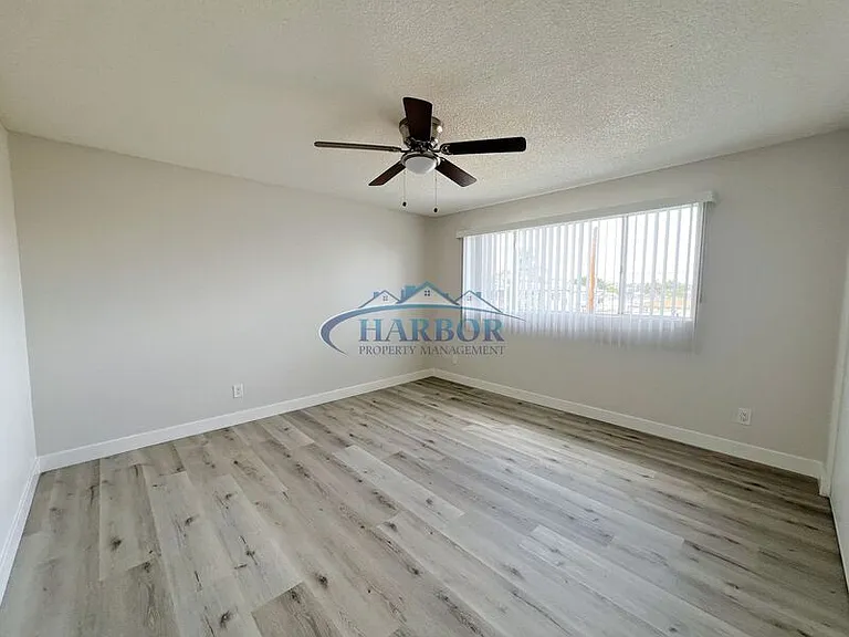 2315 S Grand Ave #10 — Photo 11
