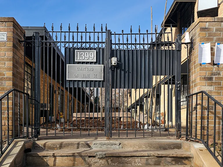 Courtyard on Vine — Photo 3