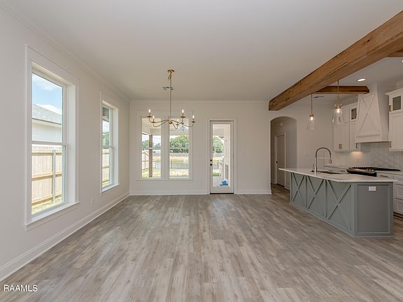 5th image of 125 Lakes Edge Dr