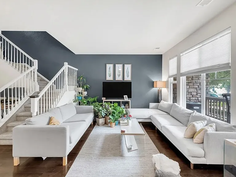 571 S Mobile Pl — Photo 5