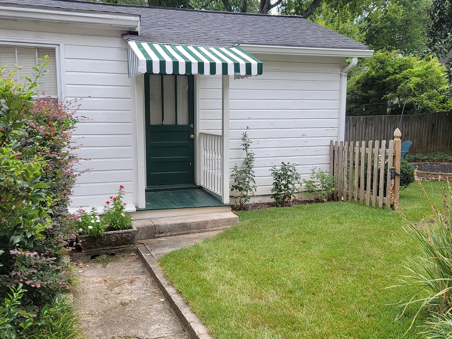 1312 N Morningside Drive NE — Photo 2