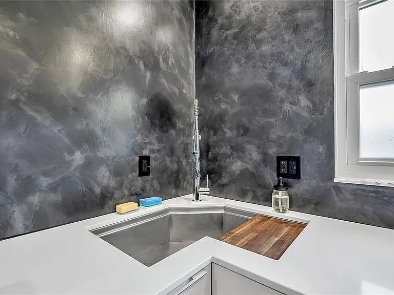 224 6th Ave N #13 — Photo 14
