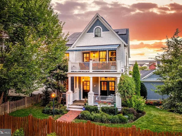 802 Vine St, Herndon, VA 20170