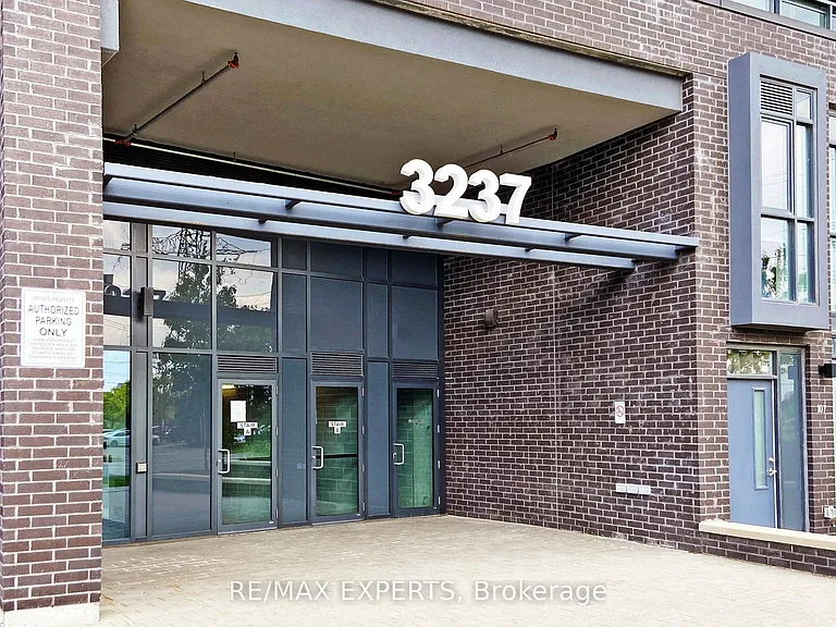 3237 Bayview Ave #Townhouse 106 — Photo 2