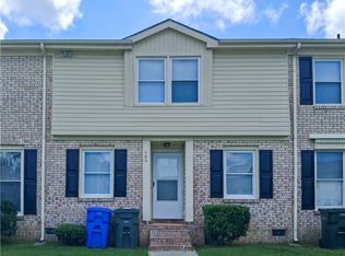 406 Kirkcaldy Ct, Fayetteville, NC 28314