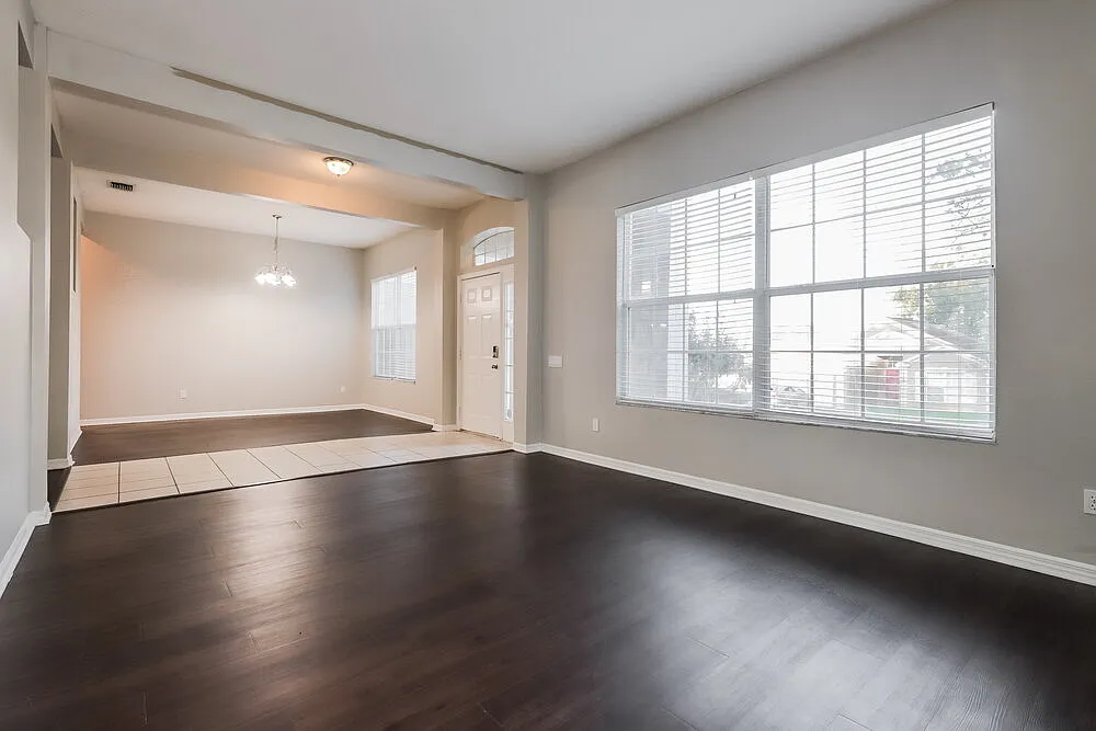 3 bed, 2.0 bath, 2069 sqft, $2,155 — Photo 3
