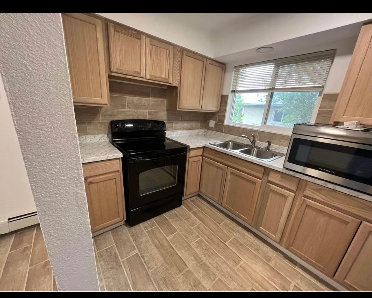 3 bed, 900 sqft, $1,700 — Photo 3