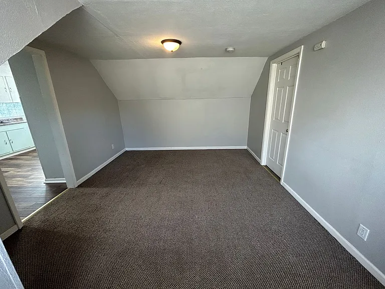 239 Park St W — Photo 6