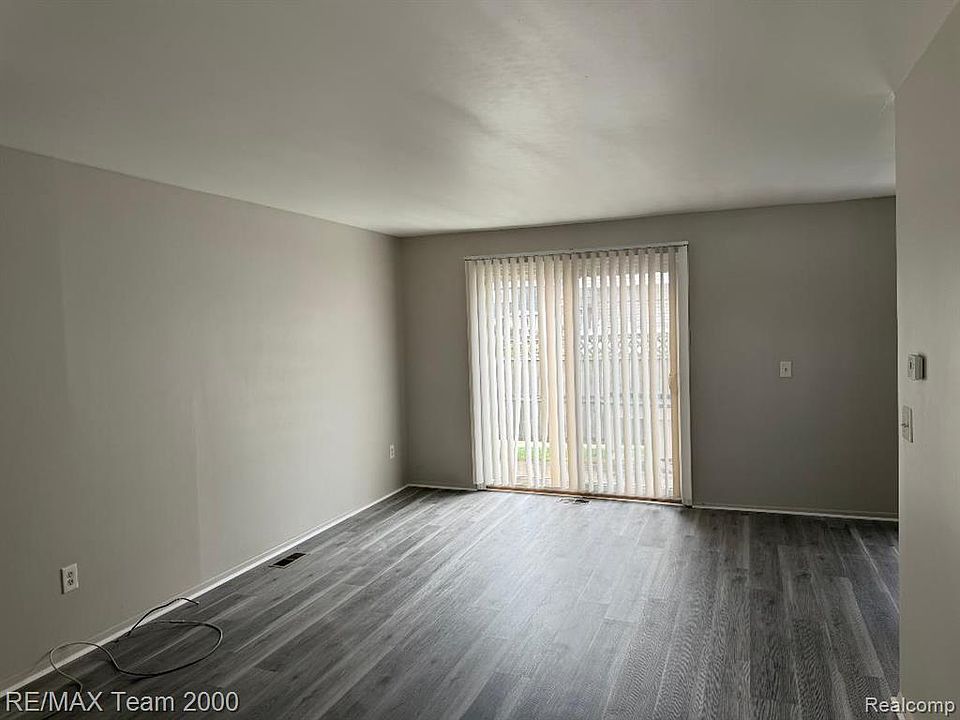 15388 Dupage Blvd, photo 6