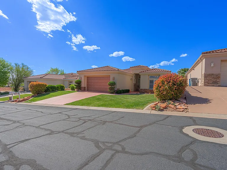 1039 Shadow Ridge Ct — Photo 1
