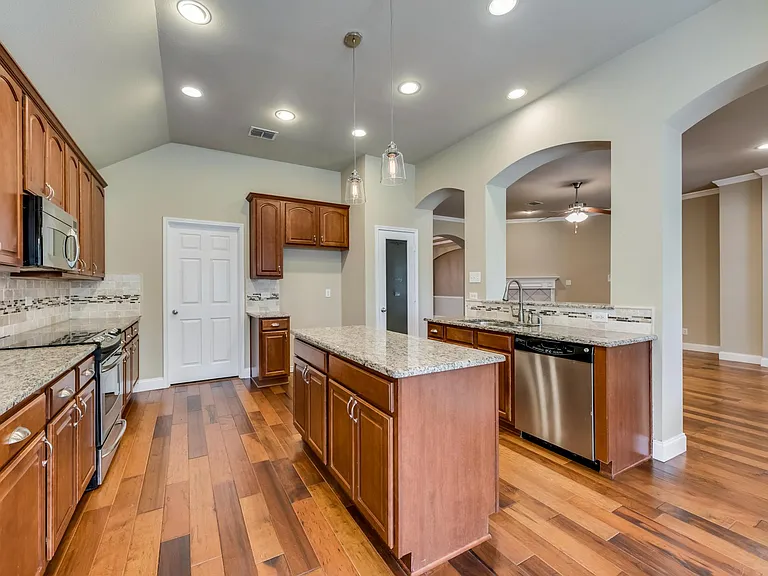 15417 Landing Creek Ln — Photo 6