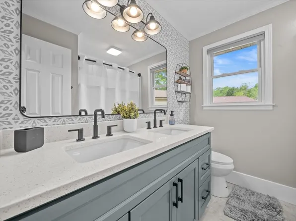 120 Holland St, Simpsonville, SC 29681