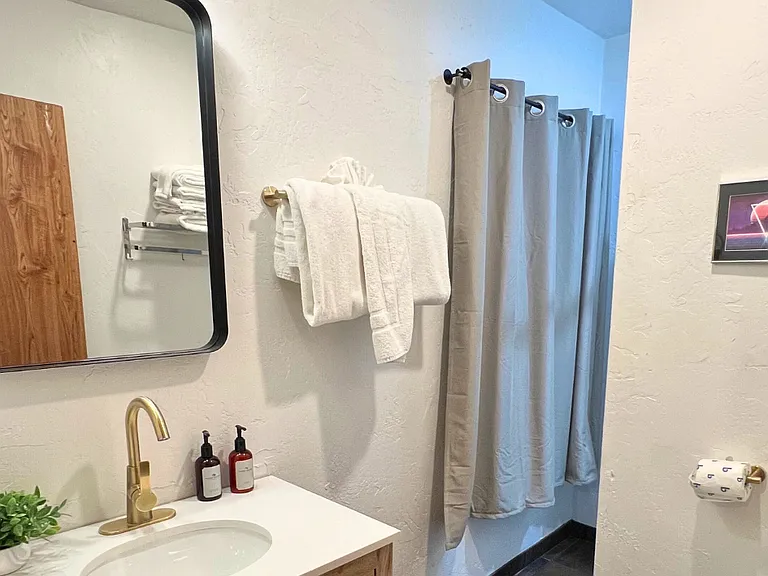Three Pines Cabins - Cabin 1 - Bathroom