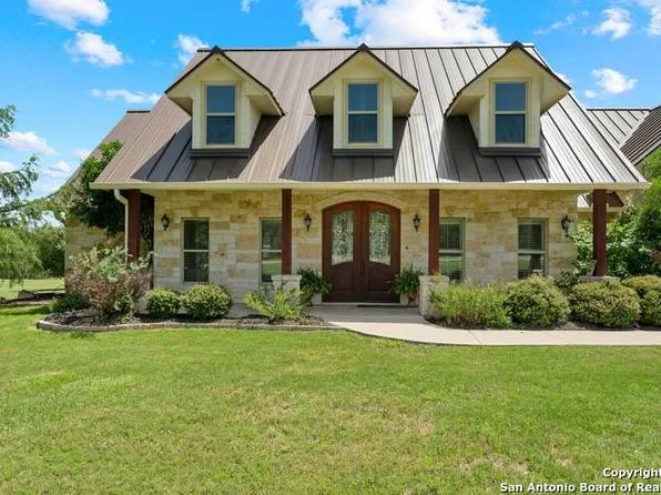 125 LOOKER DR, Ingram, TX 78025