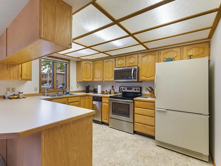1712 W Olive St #2-48 — Photo 9