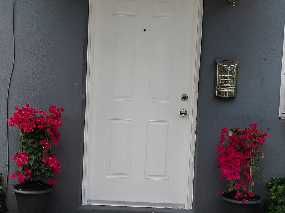 Front entrance for rear apartment