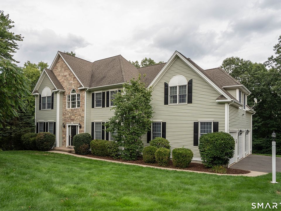 1st image of 16 Hendrickson Lane