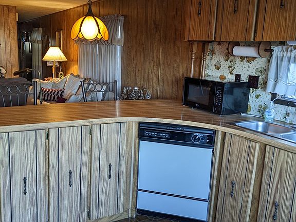 4th image of 8 Eagle Court