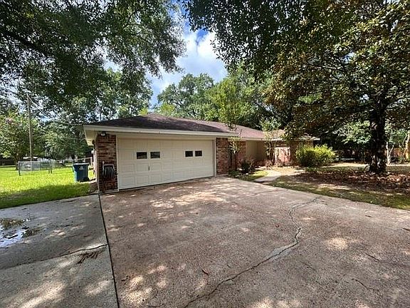 2nd image of 201 Walnut Ln