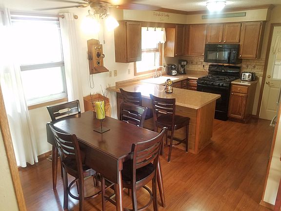 Sparkling kitchen and dining 1611 Sand L