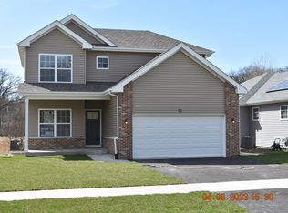 212 Crystal Ln, Steger, IL 60475