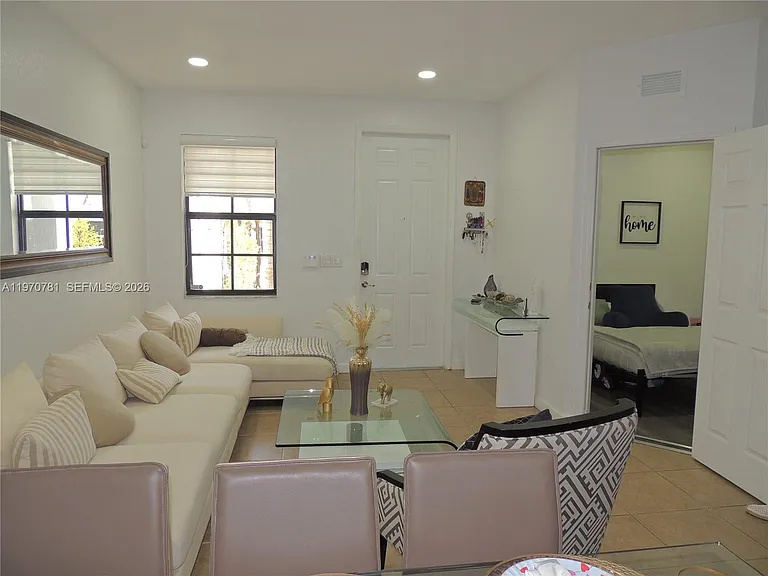 11301 NW 88th Ter #11301 — Photo 3