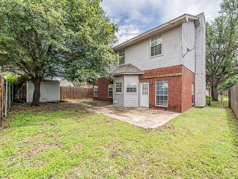 2136 Stoneridge Dr — Photo 37