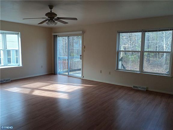 3rd image of 10 Pimlico Ln