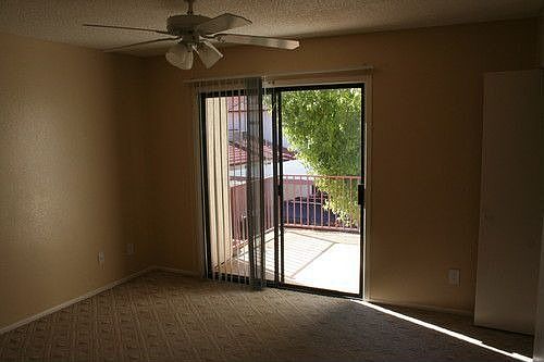 5th image of 2829 E Beck Ln Unit 2