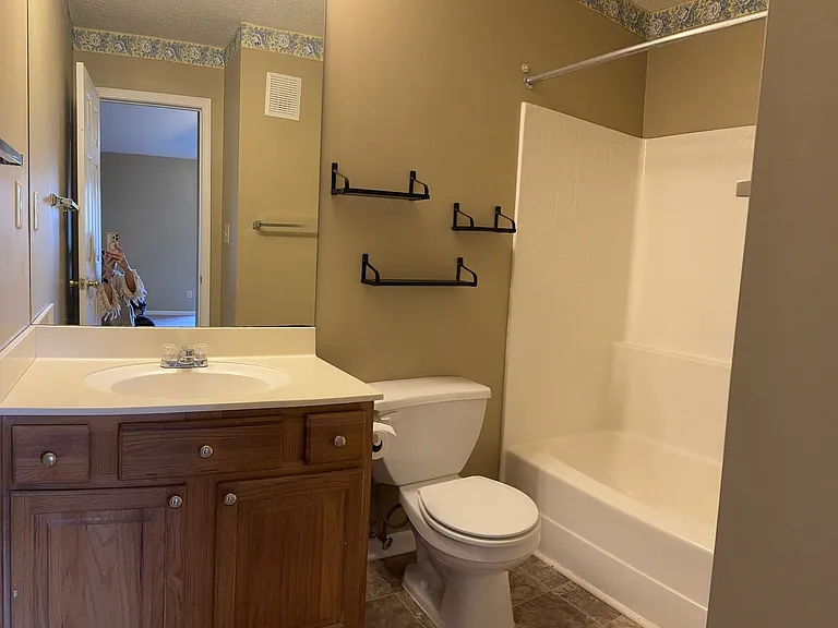 121 Wexford Dr #303 — Photo 10