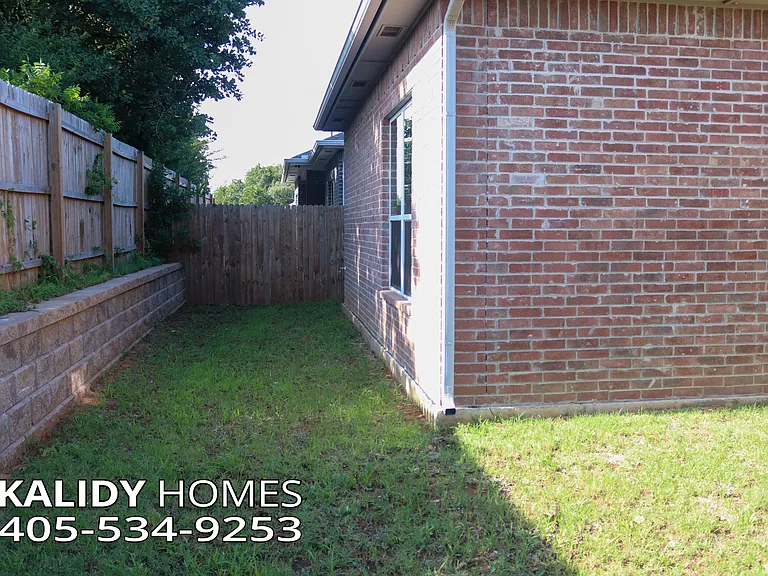 421 Remington Ave — Photo 19