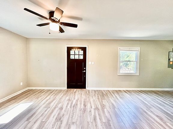 5th image of 2127 Pimmit Dr