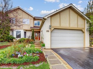 312 Carl Sands Dr, Cary, IL 60013