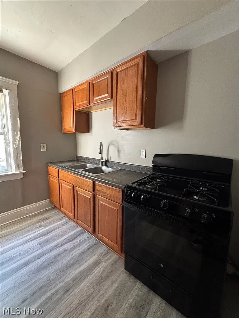 2 bed, $950 — Photo 1
