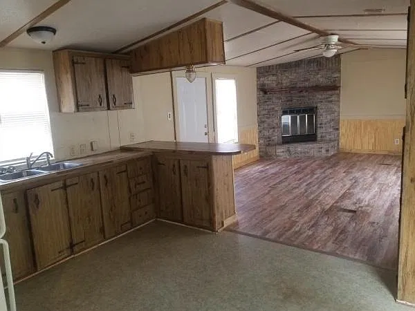 2 bed, 924 sqft, $895 — Photo 2