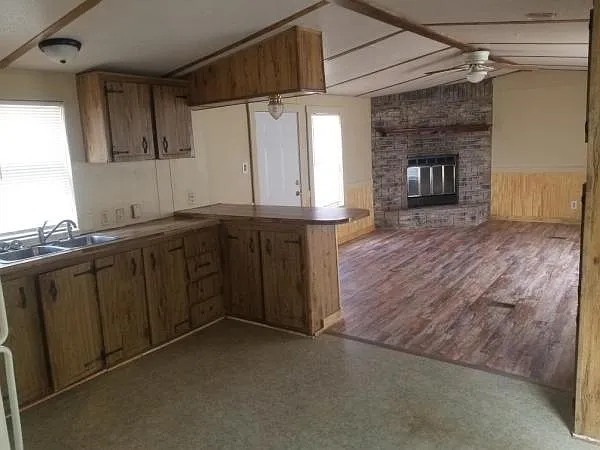 8010 Noroad — Photo 2