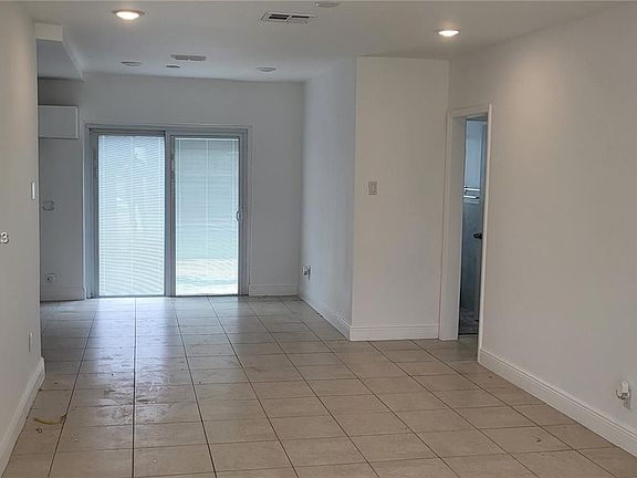 4th image of 4433 SW 52nd St #1