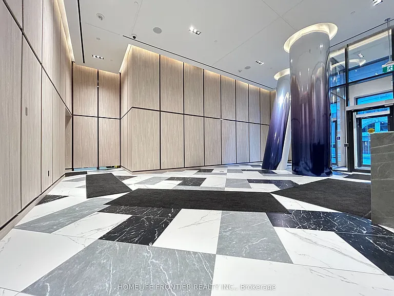 395 Bloor St E #1812 — Photo 2
