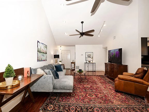4th image of 414 Parkwood Pl