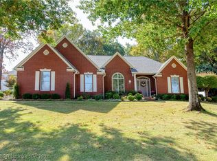 2007 Lee Creek Dr, Van Buren, AR 72956
