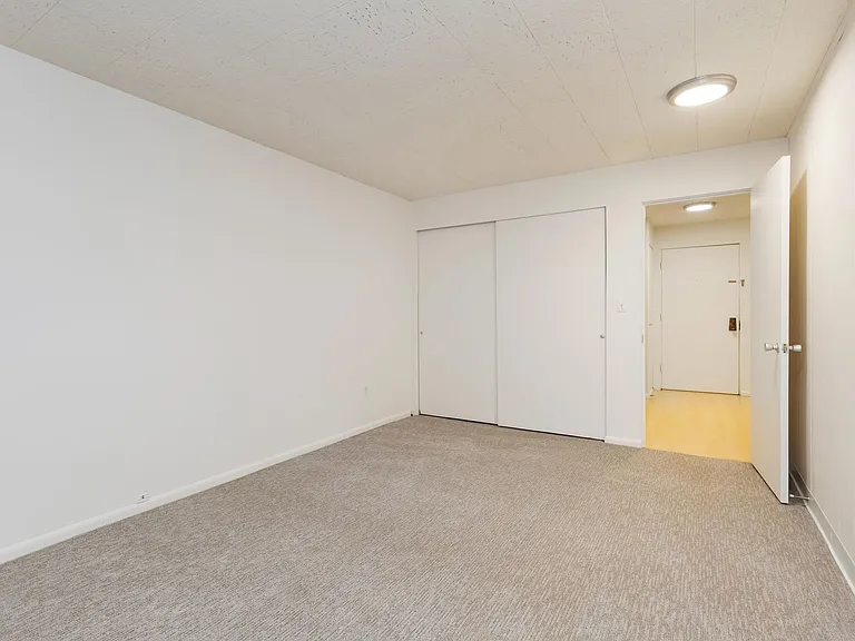 Seasons Apartments — Photo 9