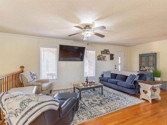 5th image of 2813 Lakeside Dr