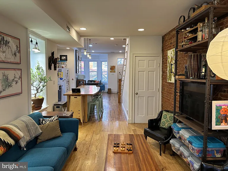 2944 Cambridge St — Photo 3