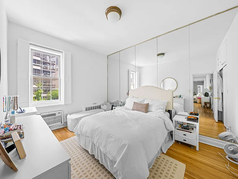 172 E 61st St #4B — Photo 6