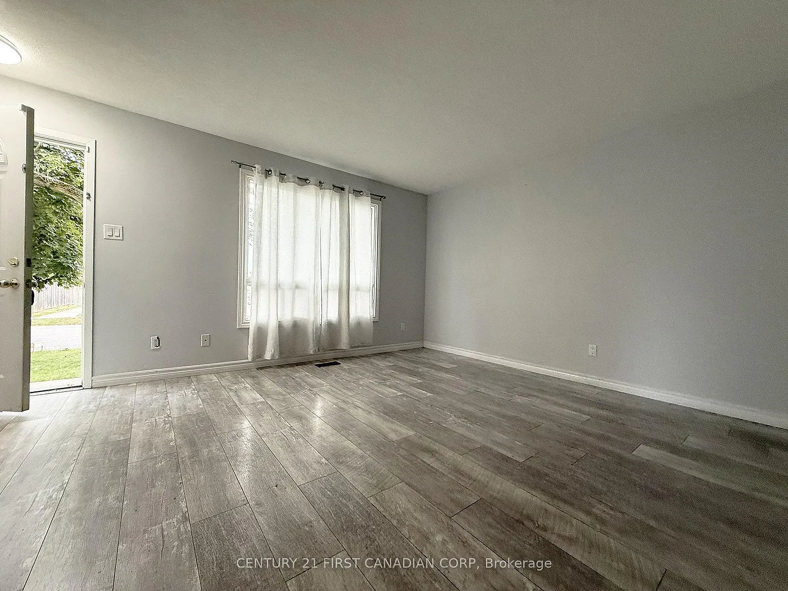 3 bed, $2,400 — Photo 4